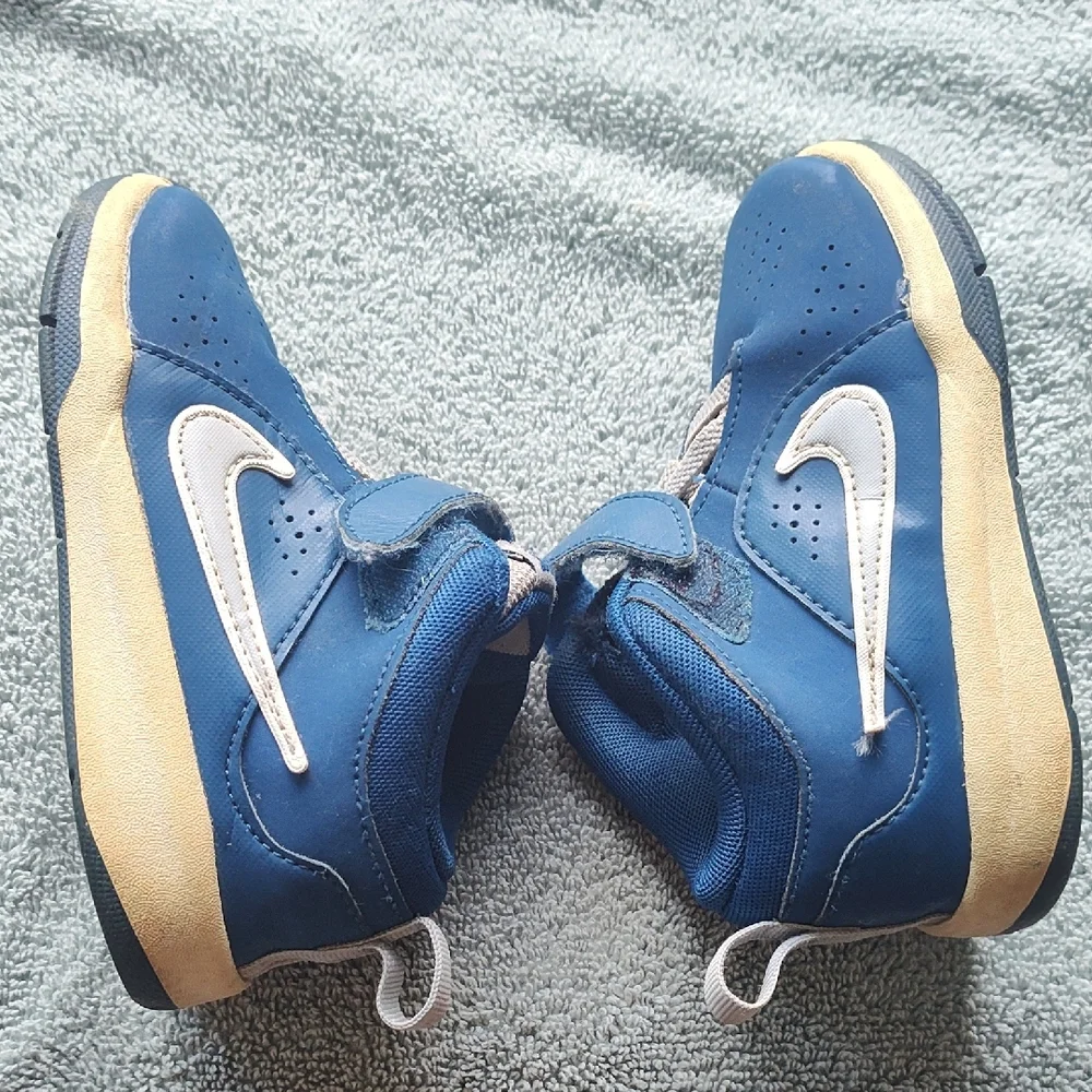Nike Kids Blue and White Sneakers - Picture 6 of 7